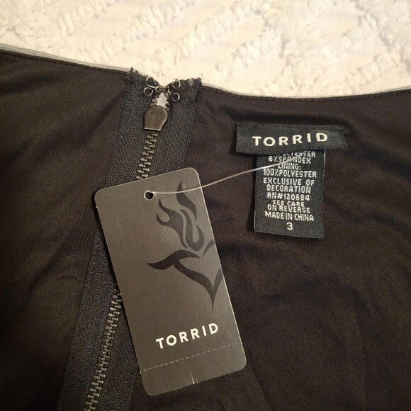 Torrid 3 Sleeveless Peplum‎ Top Black Grey Colorblock Tank Keyhole Neck NWT - Picture 11 of 11